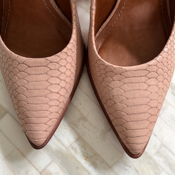 Carrano- Madelyn Snake Rose Pump with Natural Stack heel - Picture 2 of 7